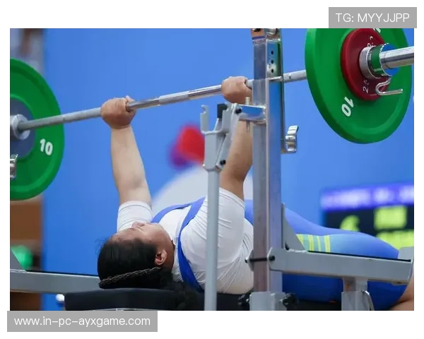 举重公开课引来体育学院学员现场观摩，教学质量获肯定