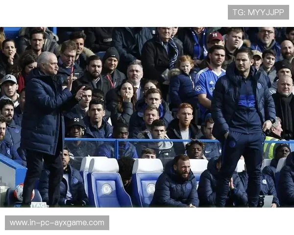 吉鲁挑球过人后凌空端射