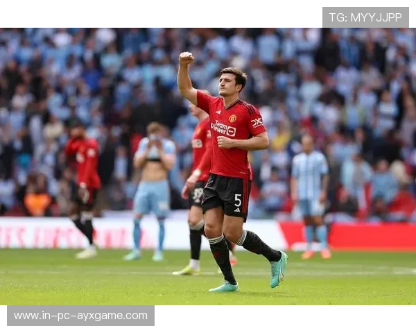 曼联点球主罚命中带走曼彻斯特德比的瞬间：夜空下的决胜与回味