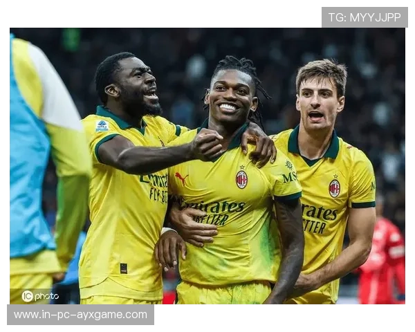 AC米兰反击制造人数优势,莱奥助攻队友吃饼成功 AC米兰反击制造人数优势,莱奥助攻队友吃饼成功